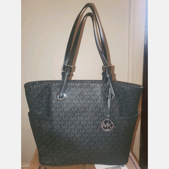 Michael Kors Signature Jet Set Tote Bag - Picture 1 of 10